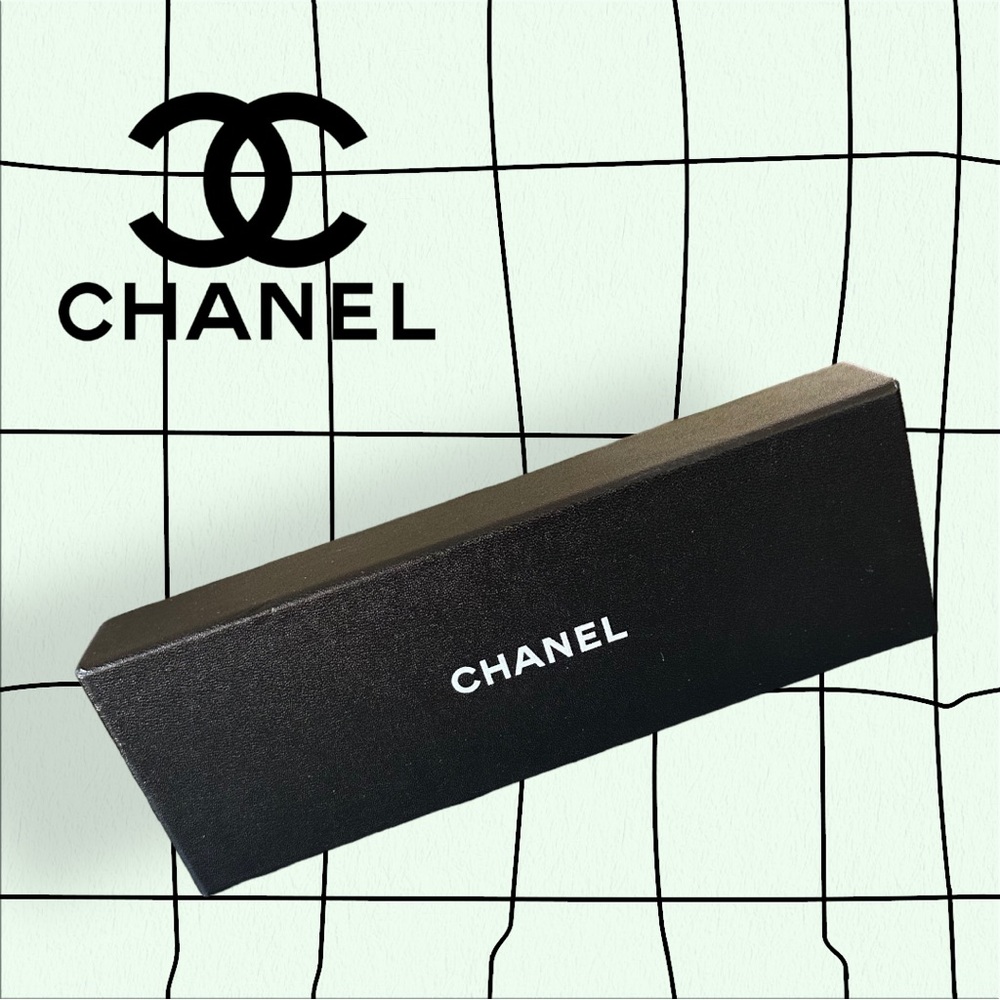 Chanel Box (J)